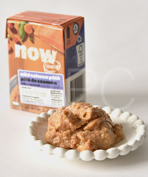 ナウフレッシュ　テトラパック　ワイルドサーモンパテキャット　182g