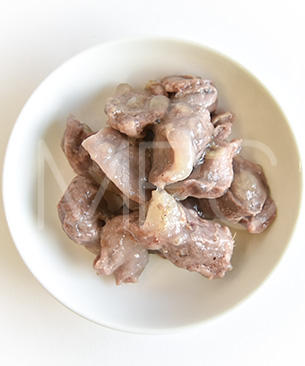 国産若鶏 すなぎも角切り 80g/385円